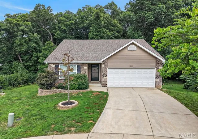 Photo 2 of Sale Pending at 141 Katie Lynn Ct, Wentzville, MO 63385 | MLS# MIS26052642 | Listing updated on 2026-09-16