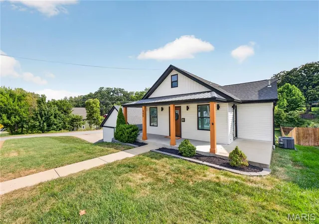 Photo 3 of Single family home for sale at 406 George Ave, Saint Louis, MO 63122 | MLS# MIS26052901 | Listing updated on 2026-09-18