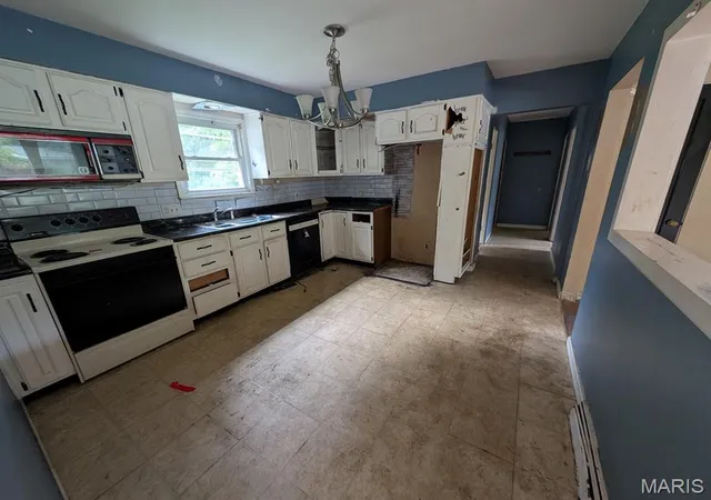 Photo 4 of Single family home for sale at 20 Marlo Dr, Belleville, IL 62226 | MLS# MIS26053359 | Listing updated on 2026-09-09