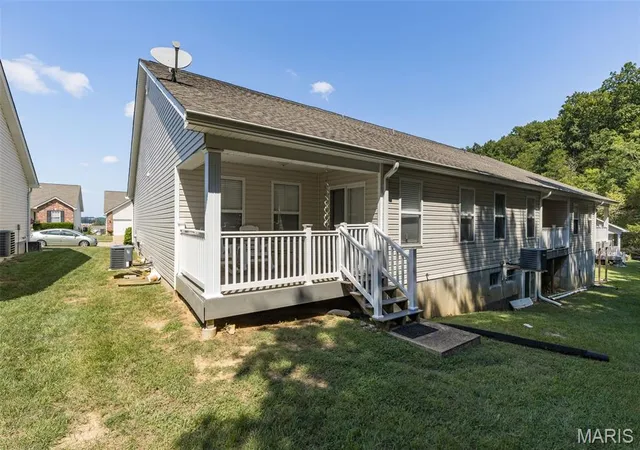 Photo 3 of Single family home for sale at 1717 Lexington Pl, Herculaneum, MO 63048 | MLS# MIS26053598 | Listing updated on 2026-09-17