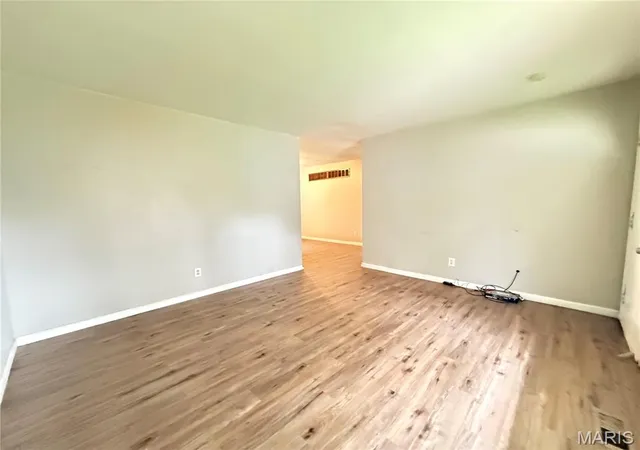 Photo 3 of Single family home for sale at 10414 Royal Dr, Saint Louis, MO 63136 | MLS# MIS26053645 | Listing updated on 2026-09-17