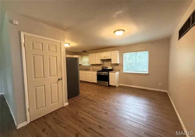 Photo 4 of Single family home for sale at 10414 Royal Dr, Saint Louis, MO 63136 | MLS# MIS26053645 | Listing updated on 2026-09-17