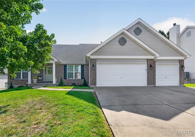 Photo 3 of Single family home for sale at 1314 Brighton Crest Dr, O'fallon, MO 63366 | MLS# MIS26053735 | Listing updated on 2026-10-05