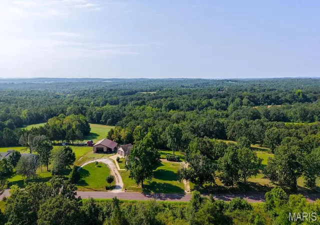 Photo 3 of Single family home for sale at 1865 Yellow Rock Rd, De Soto, MO 63020 | MLS# MIS26053868 | Listing updated on 2026-10-07