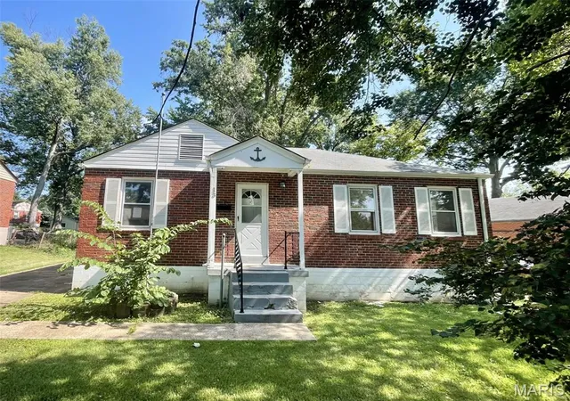 Photo 1 of Single family home for sale at 13 Saint Margaret Ct, Florissant, MO 63031 | MLS# MIS26054117 | Listing updated on 2026-09-18