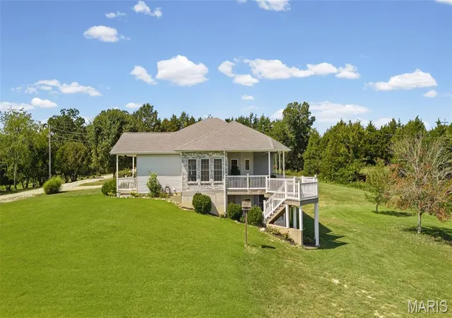 Photo 3 of House for sale at 960 Buck Crk Ln, Gerald, MO 63037 | MLS# MIS26054334 | Listing updated on 2026-09-18