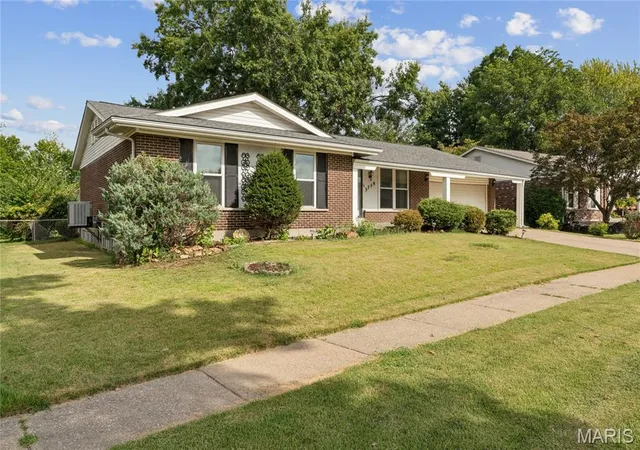Photo 2 of Single family home for sale at 3759 Hirondelle Ln, Florissant, MO 63034 | MLS# MIS26054371 | Listing updated on 2026-09-29