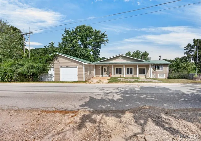 Photo 1 of Single family home for sale at 15905 Hardin Ln, St Robert, MO 65584 | MLS# MIS26054854 | Listing updated on 2026-09-22
