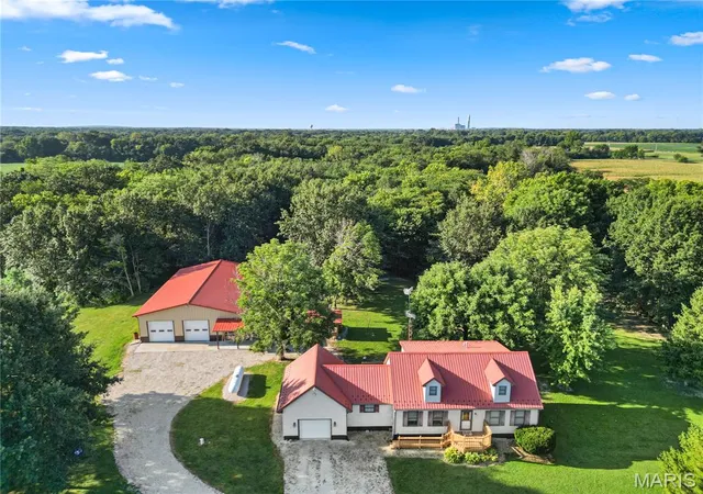 Photo 1 of Sale Pending at 16370 Old Cemetery Trl, Coffeen, IL 62017 | MLS# MIS26054880 | Listing updated on 2026-09-28