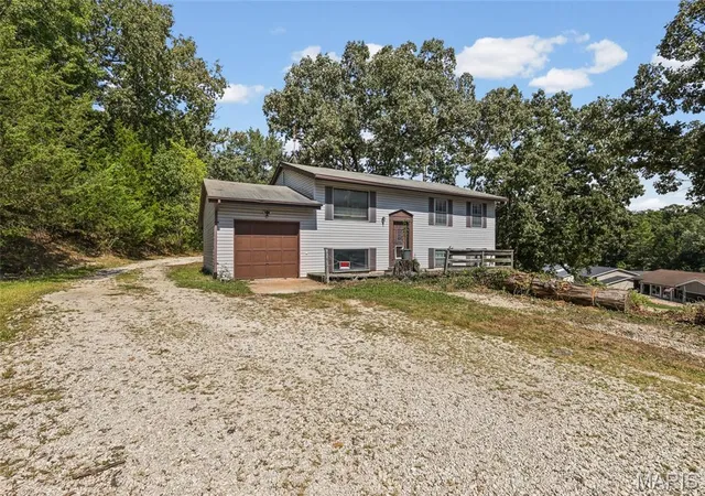 Photo 3 of Single family home for sale at 1965 Waybridge Ln, Fenton, MO 63026 | MLS# MIS26055371 | Listing updated on 2026-10-07