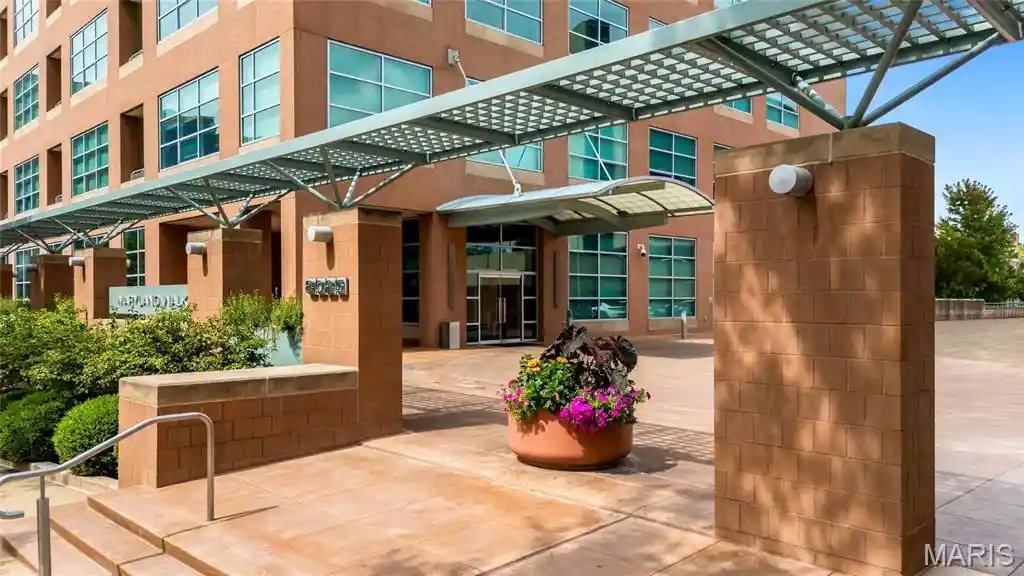 Listing Photo 2 - Condo for sale in 8025 Maryland Ave located at 8025 Maryland Ave, Clayton, MO 63105 - Unit #7A