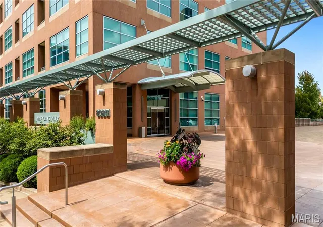 Photo 2 of Condo for sale at 8025 Maryland Ave #7A, Saint Louis, MO 63105 | MLS# MIS26055500 | Listing updated on 2026-09-24
