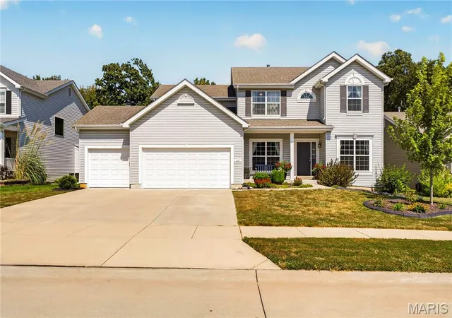 Single family home for sale at 634 Creek Bnd Dr, Lake Saint Louis, MO 63367 | MLS# MIS26055748