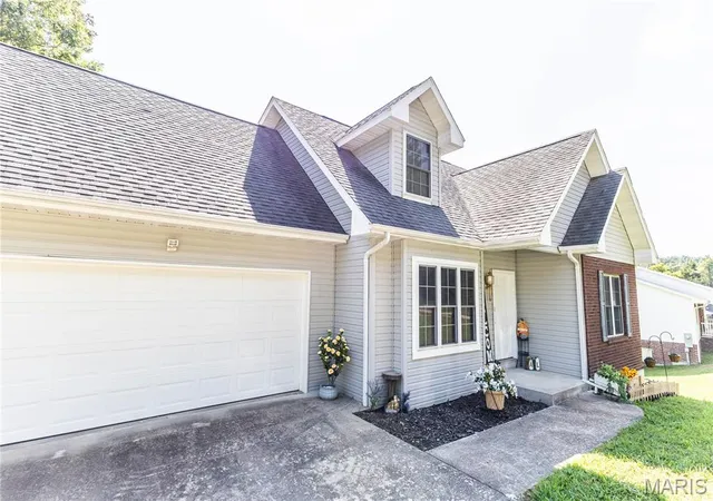 Photo 2 of Single family home for sale at 1003 Barbara Ln, Linn, MO 65051 | MLS# MIS26055977 | Listing updated on 2026-10-09