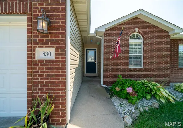 Photo 3 of Single family home for sale at 830 S Central St, Centralia, MO 65240 | MLS# MIS26056002 | Listing updated on 2026-10-12