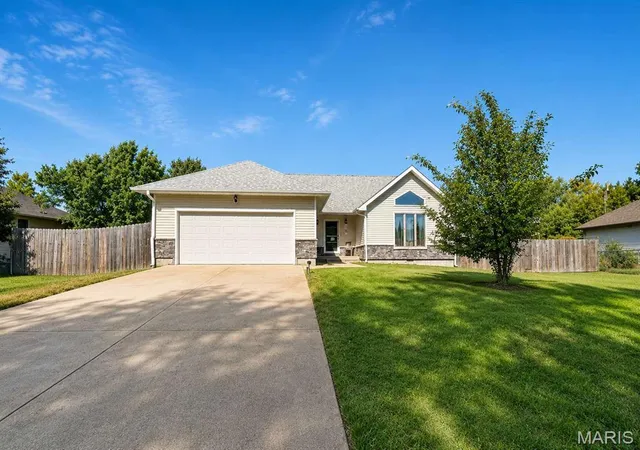 Photo 1 of Single family home for sale at 1401 Woodspice Trl, Lebanon, MO 65536 | MLS# MIS26056487 | Listing updated on 2026-09-17