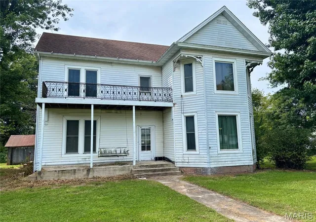 Photo 1 of Sale Pending at 629 S Walker St, Montgomery City, MO 63361 | MLS# MIS26056781 | Listing updated on 2026-09-16