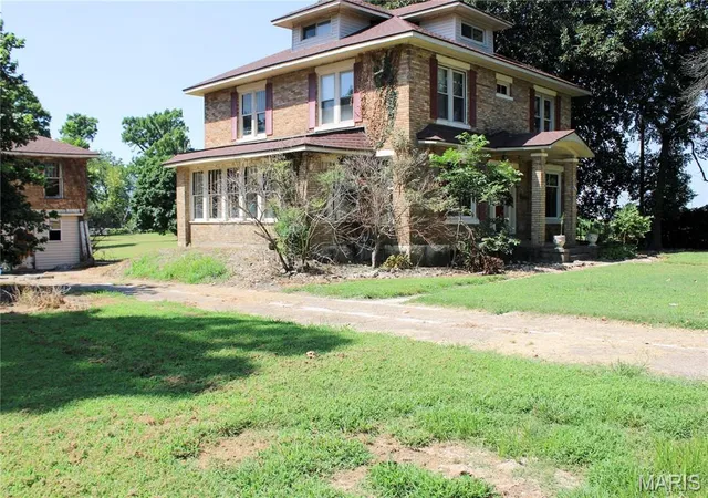 Photo 2 of Sale Pending at 111 E Mckinley St, Hayti, MO 63851 | MLS# MIS26056992 | Listing updated on 2026-09-16