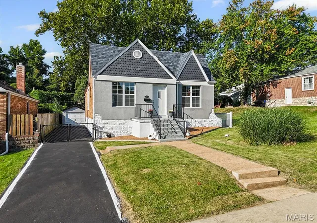 Photo 1 of Sale Pending at 104 Shetland Dr, Saint Louis, MO 63125 | MLS# MIS26056998 | Listing updated on 2026-09-17