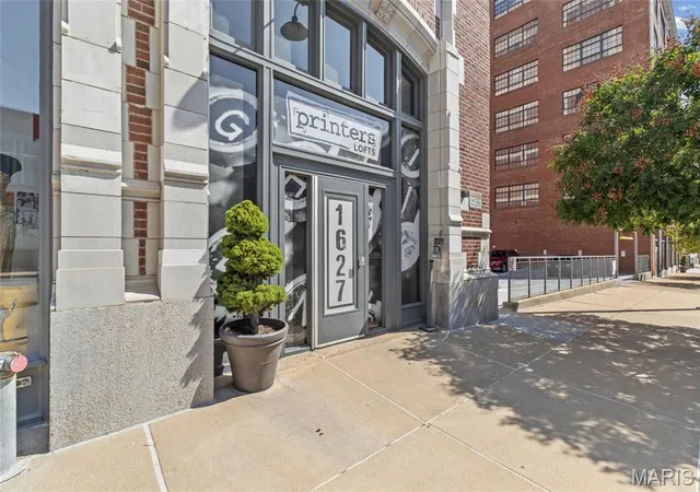 Photo 2 of Condo for sale at 1627 Locust St #406, Saint Louis, MO 63103 | MLS# MIS26057072 | Listing updated on 2026-09-22
