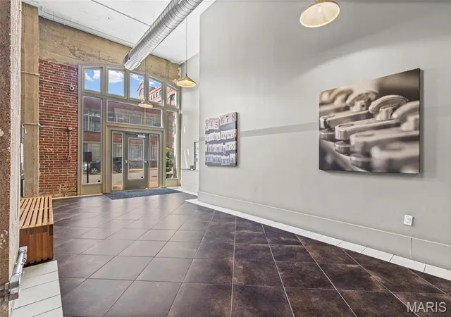 Photo 3 of Condo for sale at 1627 Locust St #406, Saint Louis, MO 63103 | MLS# MIS26057072 | Listing updated on 2026-09-22