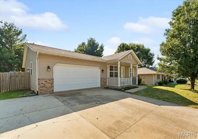 Photo 2 of Single family home for sale at 708 S Library St, Waterloo, IL 62298 | MLS# MIS26057374 | Listing updated on 2026-10-01