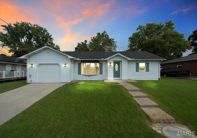 Photo 2 of Single family home for sale at 157 Munzert Dr, Glen Carbon, IL 62034 | MLS# MIS26057736 | Listing updated on 2026-09-21