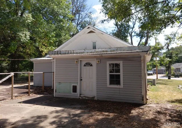 Photo 2 of Single family home for sale at 407 E Hickory St, Nevada, MO 64772 | MLS# MIS26057744 | Listing updated on 2026-09-16