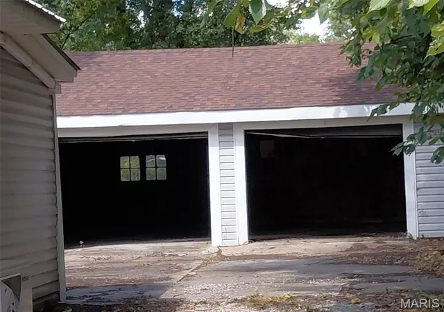 Photo 3 of Single family home for sale at 407 E Hickory St, Nevada, MO 64772 | MLS# MIS26057744 | Listing updated on 2026-09-16