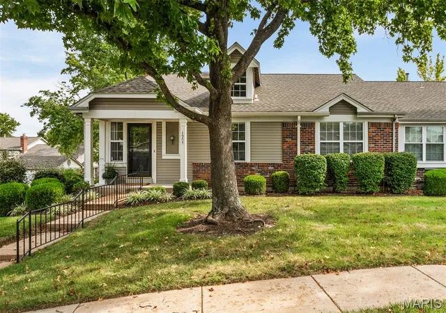 Photo 2 of Condo for sale at 1902 Baxter Ridge Dr, Chesterfield, MO 63017 | MLS# MIS26057822 | Listing updated on 2026-09-17