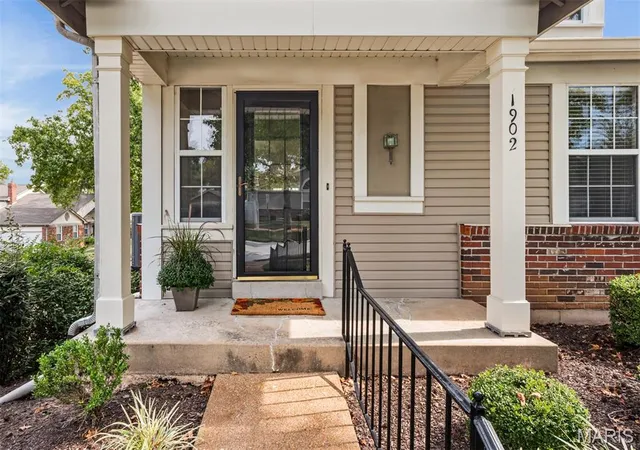 Photo 3 of Condo for sale at 1902 Baxter Ridge Dr, Chesterfield, MO 63017 | MLS# MIS26057822 | Listing updated on 2026-10-05