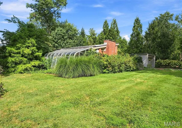 Photo 4 of Single family home for sale at 2217 Divot Dr, Saint Louis, MO 63131 | MLS# MIS26057967 | Listing updated on 2026-10-08