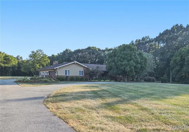 Photo 3 of Single family home for sale at 258 Yaeger Lake Trl, Litchfield, IL 62056 | MLS# MIS26058029 | Listing updated on 2026-09-16