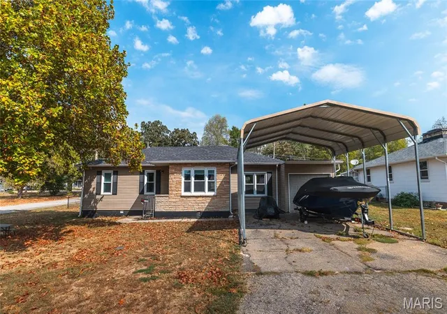 Photo 1 of Single family home for sale at 1000 E Mondy St, Salem, MO 65560 | MLS# MIS26058348 | Listing updated on 2026-09-21