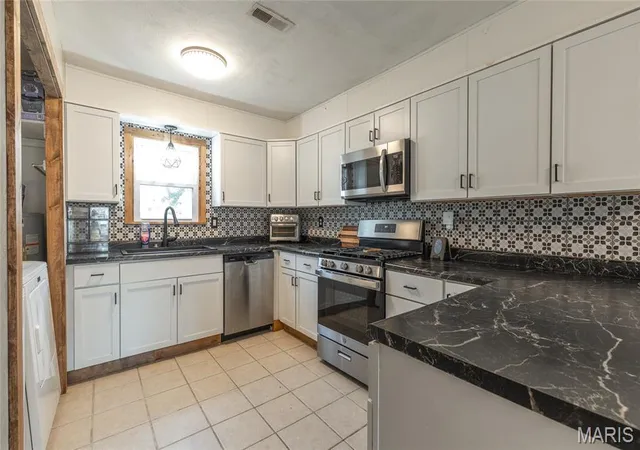 Photo 2 of Single family home for sale at 1000 E Mondy St, Salem, MO 65560 | MLS# MIS26058348 | Listing updated on 2026-09-21