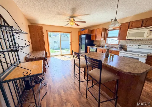 Photo 4 of Single family home for sale at 1814 Miller Ave, Hillsboro, IL 62049 | MLS# MIS26058550 | Listing updated on 2026-09-16