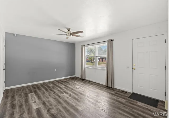 Photo 3 of Single family home for sale at 3305 Highgate Ln, Saint Charles, MO 63301 | MLS# MIS26058616 | Listing updated on 2026-10-01