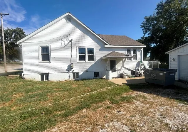 Photo 3 of Single family home for sale at 211 Blue St, Milton, IL 62352 | MLS# MIS26058859 | Listing updated on 2026-09-17