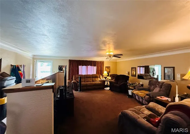 Photo 3 of Sale Pending at 6 Orlando Pl, Fairview Heights, IL 62208 | MLS# MIS26059005 | Listing updated on 2026-09-16