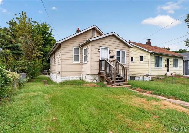 Photo 2 of Single family home for sale at 307 Vida Ave, Saint Louis, MO 63125 | MLS# MIS26059023 | Listing updated on 2026-10-06