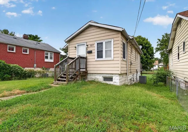 Photo 3 of Single family home for sale at 307 Vida Ave, Saint Louis, MO 63125 | MLS# MIS26059023 | Listing updated on 2026-10-06