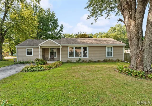 Photo 1 of Single family home for sale at 15 Pine Trl, Fairview Heights, IL 62208 | MLS# MIS26059062 | Listing updated on 2026-09-21