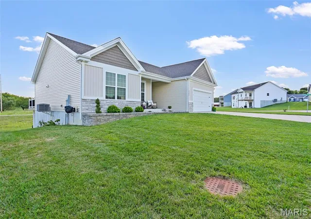 Photo 2 of Single family home for sale at 2301 Peyton's Pl, Washington, MO 63090 | MLS# MIS26059114 | Listing updated on 2026-09-17