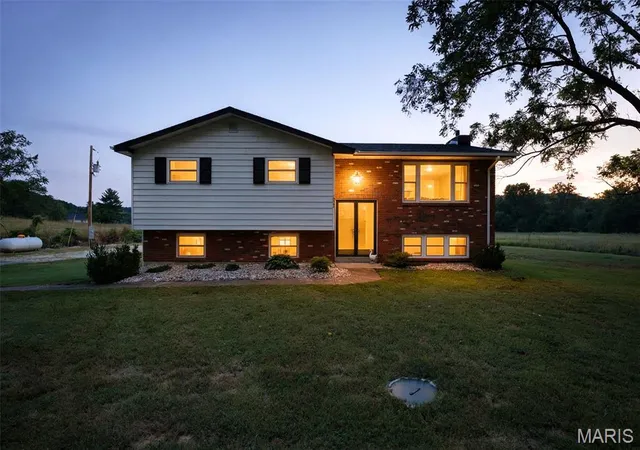 Photo 1 of Single family home for sale at 10562 Misplay Rd, Bloomsdale, MO 63627 | MLS# MIS26059168 | Listing updated on 2026-10-08