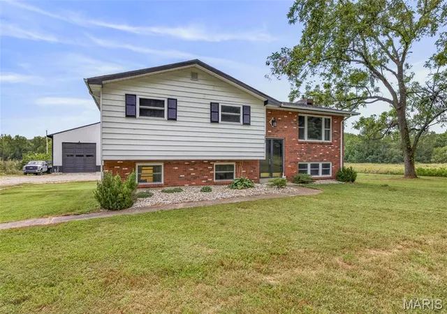 Photo 4 of Single family home for sale at 10562 Misplay Rd, Bloomsdale, MO 63627 | MLS# MIS26059168 | Listing updated on 2026-10-08