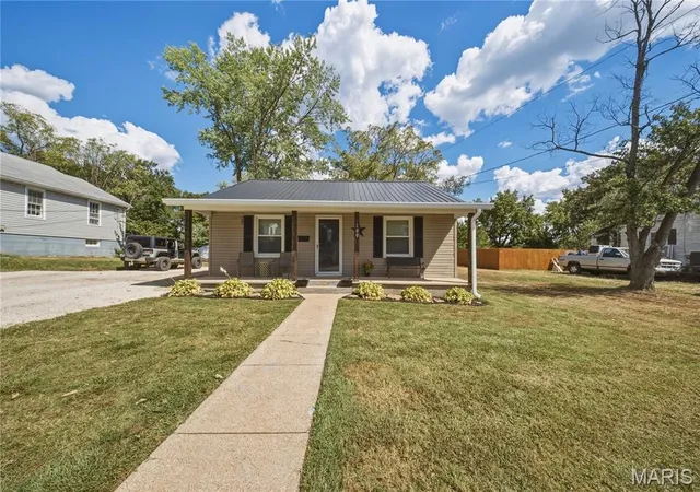 Photo 1 of Single family home for sale at 100 N Pershing Ave, Salem, MO 65560 | MLS# MIS26059304 | Listing updated on 2026-09-16