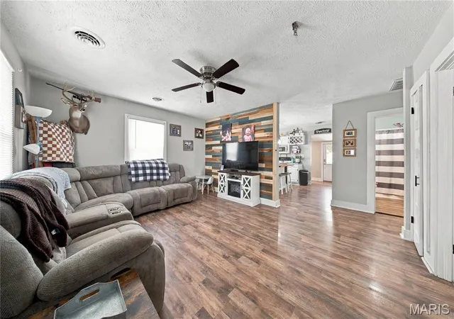 Photo 3 of Single family home for sale at 100 N Pershing Ave, Salem, MO 65560 | MLS# MIS26059304 | Listing updated on 2026-09-16