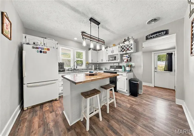 Photo 3 of Single family home for sale at 100 N Pershing Ave, Salem, MO 65560 | MLS# MIS26059304 | Listing updated on 2026-09-16