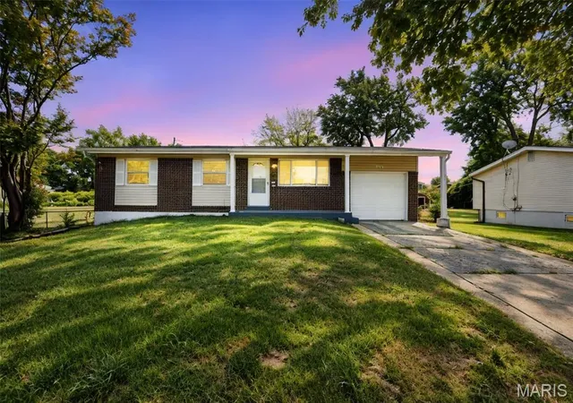 Photo 1 of Single family home for sale at 150 N Saint Charles St, Florissant, MO 63031 | MLS# MIS26059329 | Listing updated on 2026-09-19