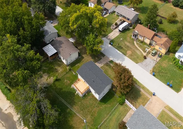 Photo 3 of Single family home for sale at 150 N Saint Charles St, Florissant, MO 63031 | MLS# MIS26059329 | Listing updated on 2026-09-19
